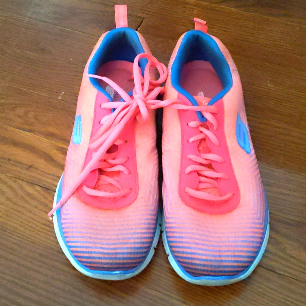 Skechers cooled memory foam size 8